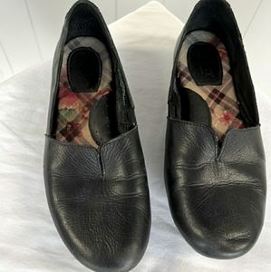 Born sebra womens black leather slip on ballet flats Sz 7